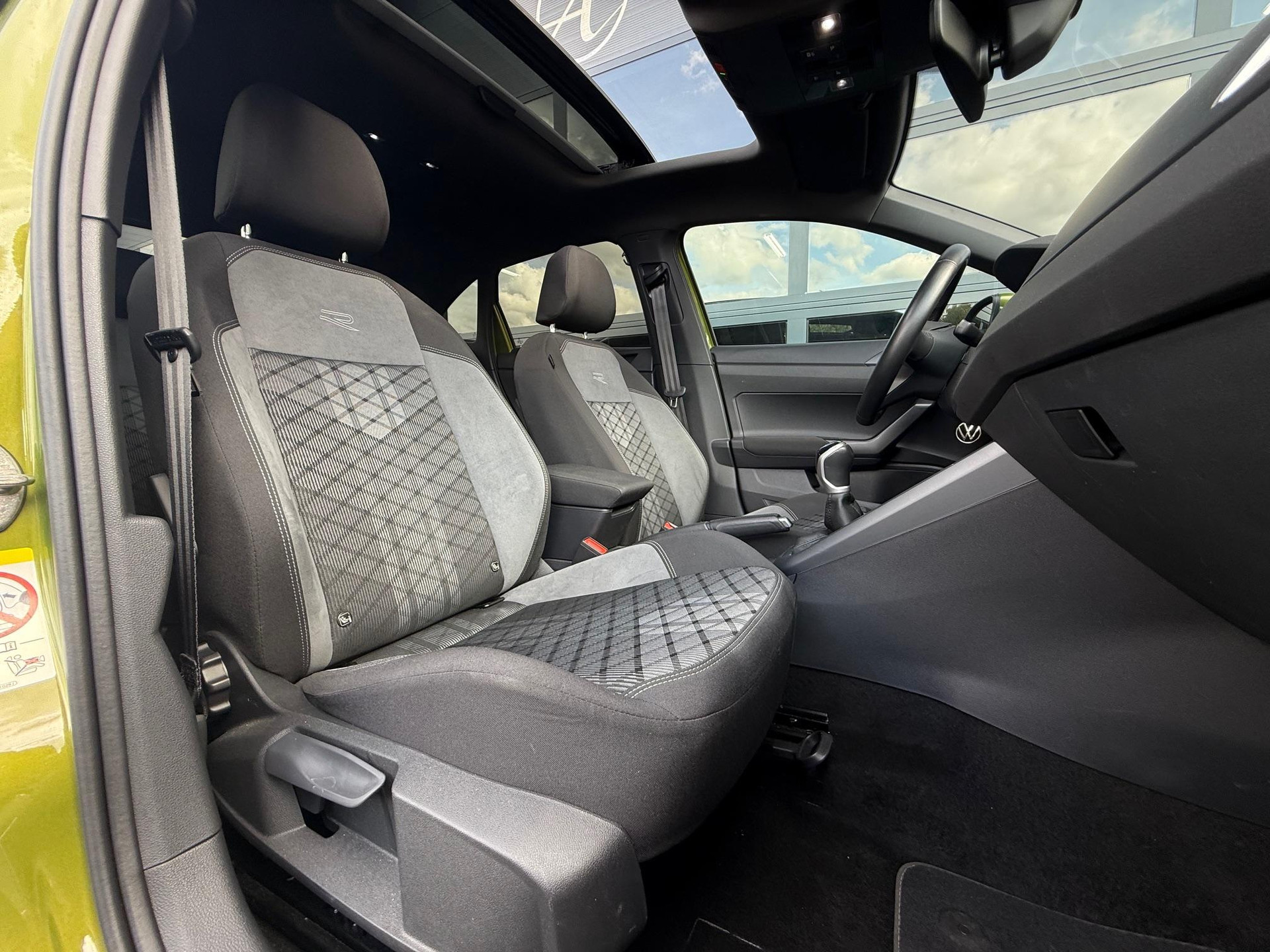 Volkswagen Taigo 1.0 TSI R-Line 47399641-3.jpg | Autoselect Brabant