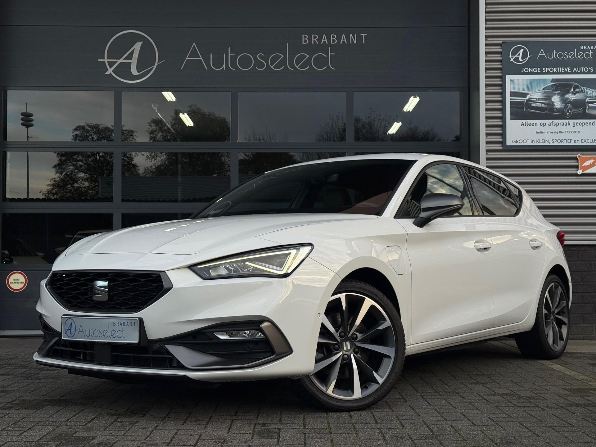 SEAT Leon 1.4 TSI eHybrid PHEV FR 48723724-0.jpg | Autoselect Brabant