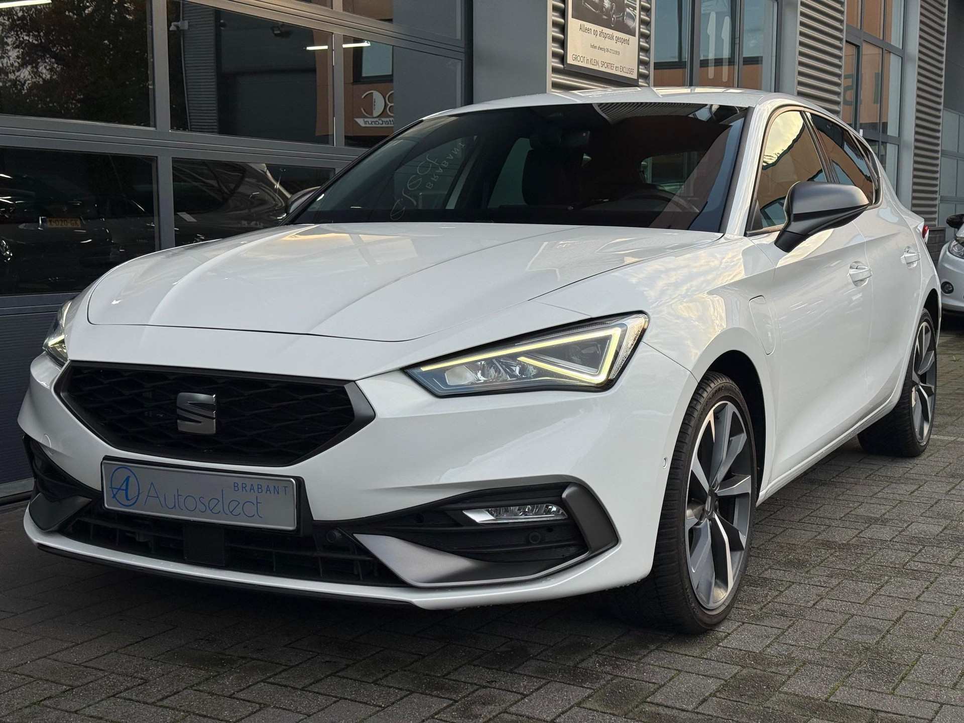 SEAT Leon 1.4 TSI eHybrid PHEV FR 48723724-19.jpg | Autoselect Brabant