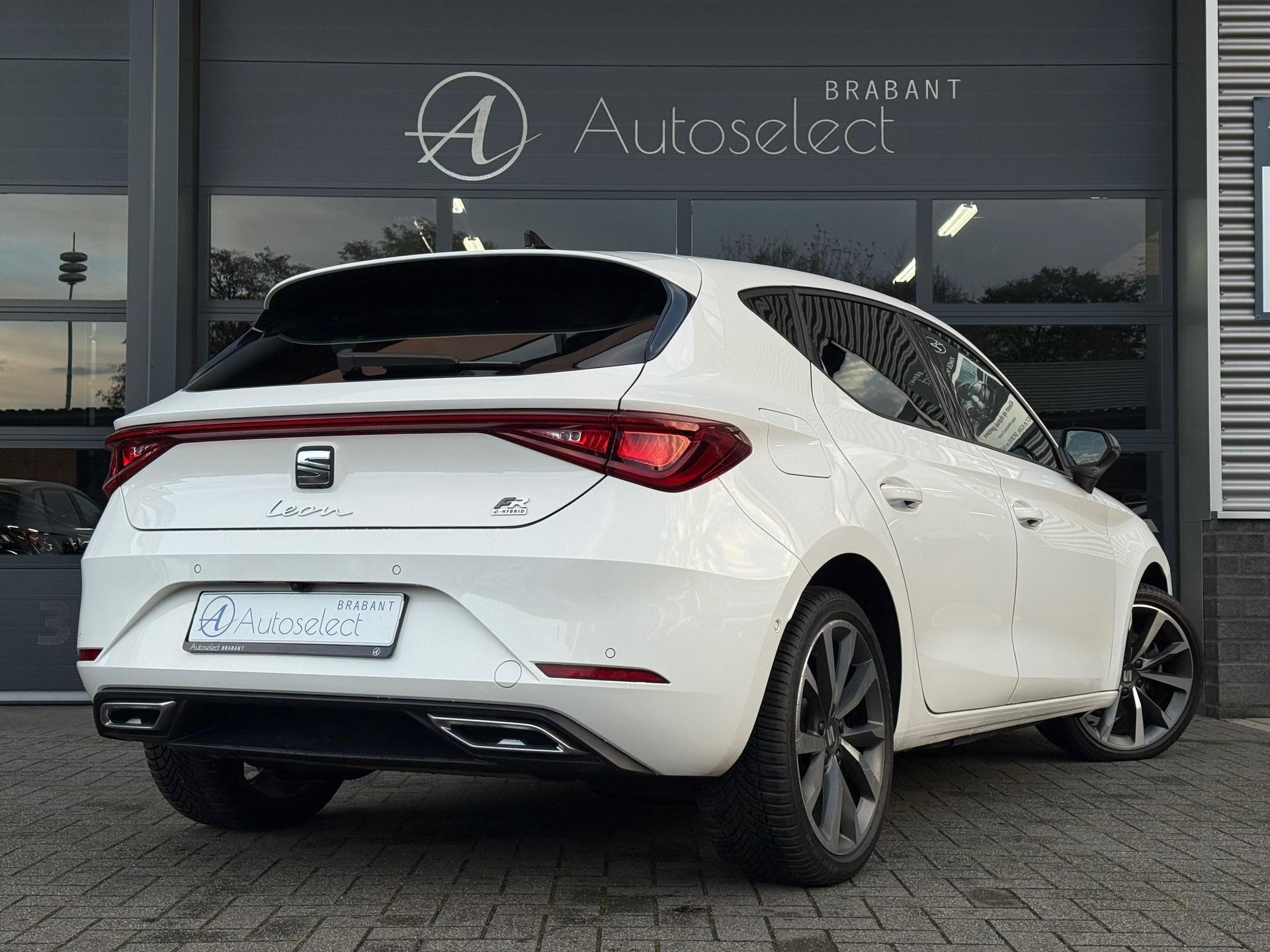 SEAT Leon 1.4 TSI eHybrid PHEV FR 48723724-2.jpg | Autoselect Brabant