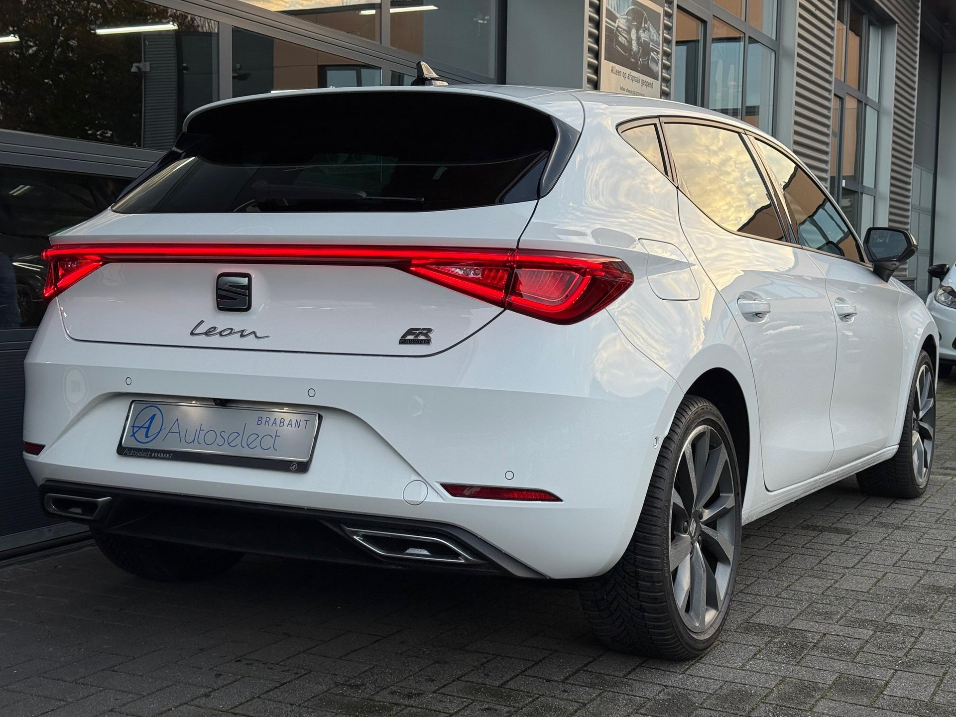 SEAT Leon 1.4 TSI eHybrid PHEV FR 48723724-6.jpg | Autoselect Brabant
