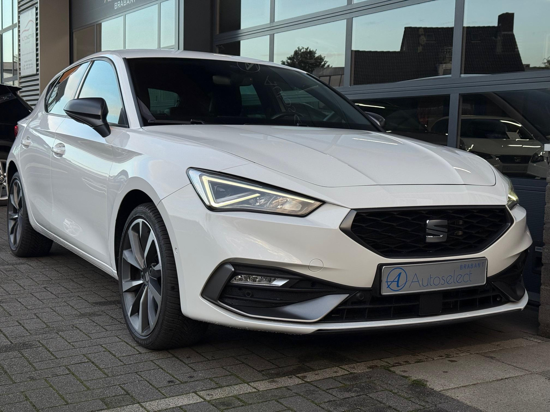 SEAT Leon 1.4 TSI eHybrid PHEV FR 48723724-9.jpg | Autoselect Brabant