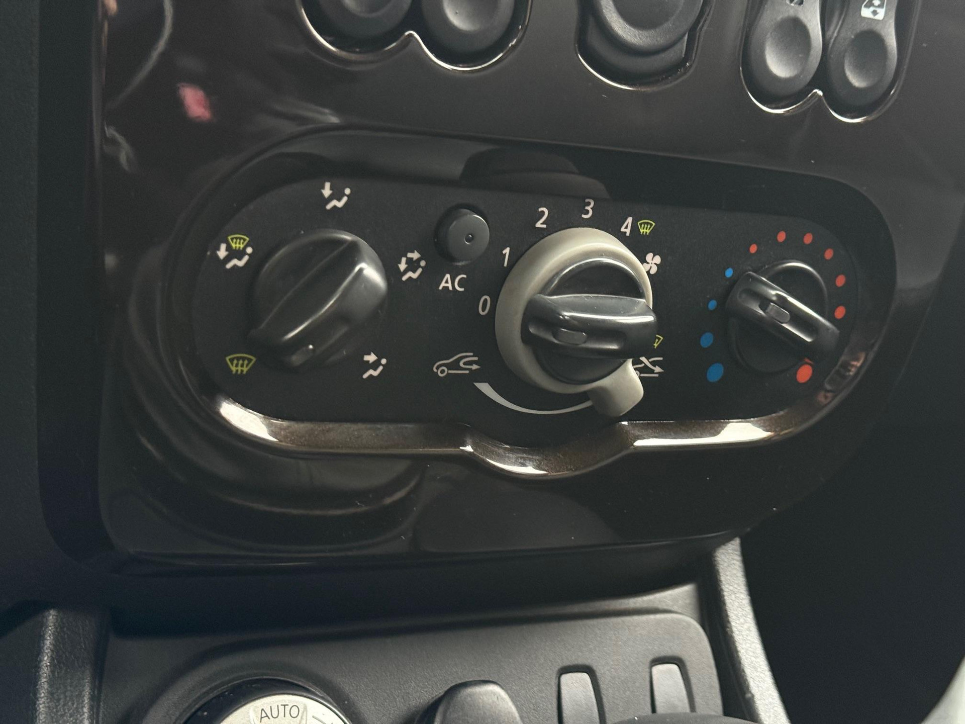 Dacia Duster 1.6 Aniversare 48747787-12.jpg | Autoselect Brabant